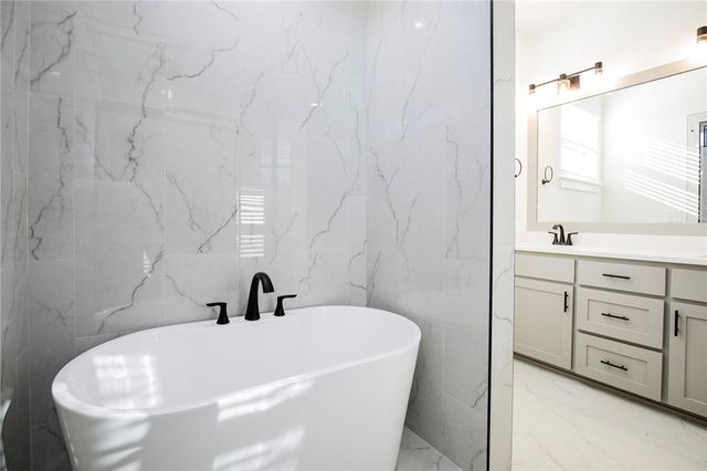 6806 SW Orange Avenue, Bentonville, AR 72713