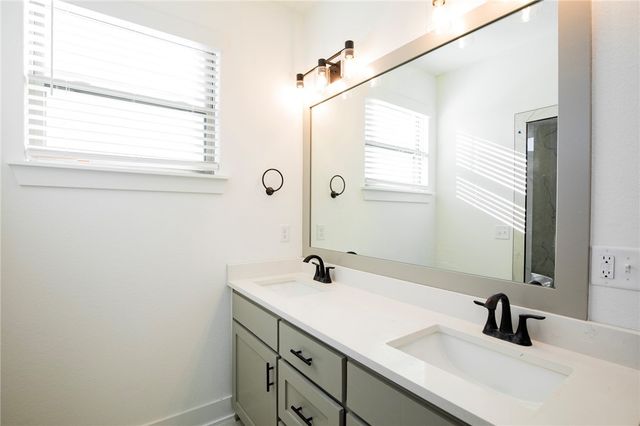 6806 SW Orange Avenue, Bentonville, AR 72713