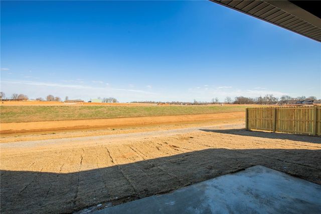 6806 SW Orange Avenue, Bentonville, AR 72713