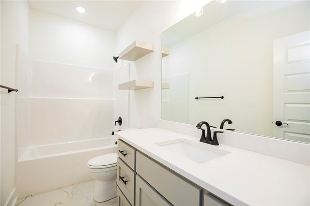 6806 SW Orange Avenue, Bentonville, AR 72713