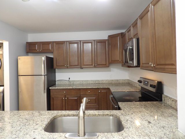 4132 Palm Bay Circle C, West Palm Beach, FL 33406