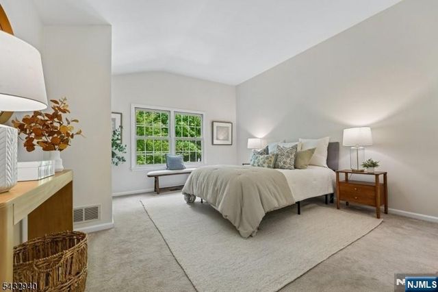32 Kent Drive C0148, Roseland, NJ 07068