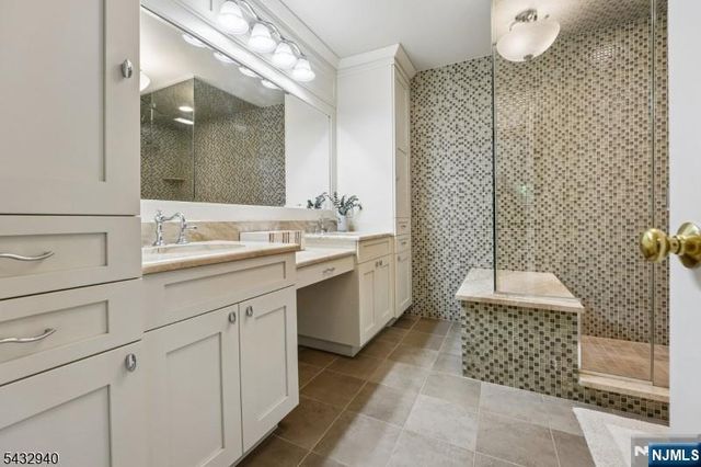 32 Kent Drive C0148, Roseland, NJ 07068