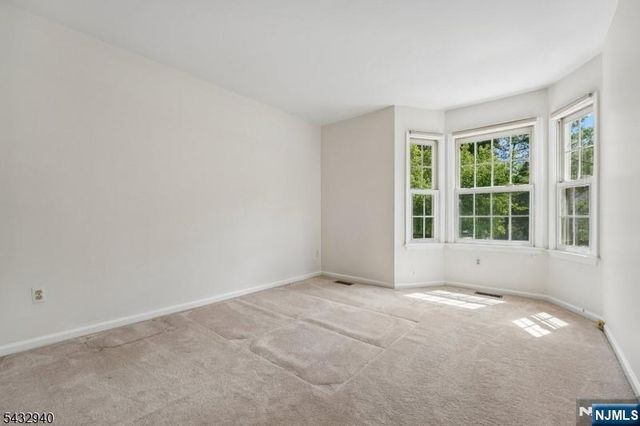 32 Kent Drive C0148, Roseland, NJ 07068