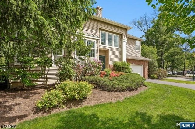 32 Kent Drive C0148, Roseland, NJ 07068