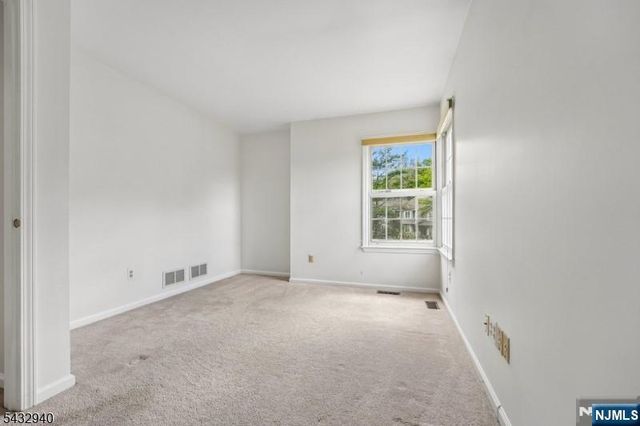 32 Kent Drive C0148, Roseland, NJ 07068