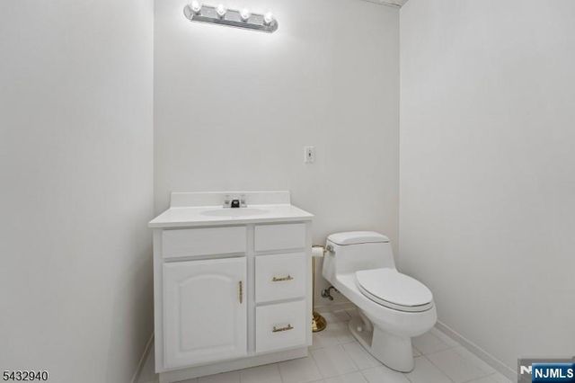 32 Kent Drive C0148, Roseland, NJ 07068