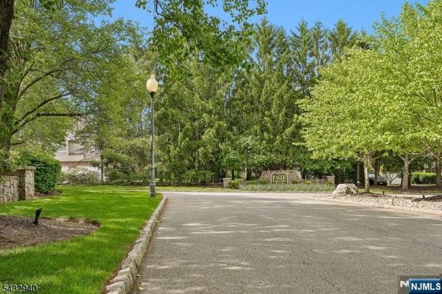 32 Kent Drive C0148, Roseland, NJ 07068