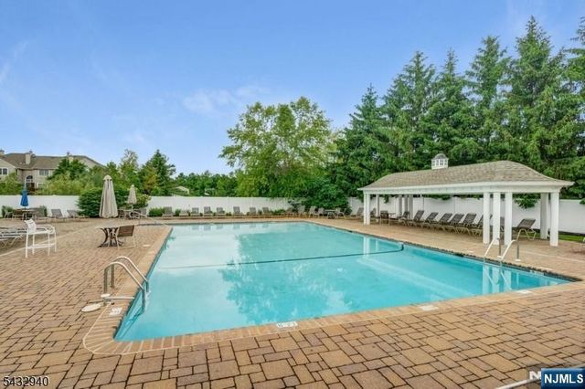 32 Kent Drive C0148, Roseland, NJ 07068