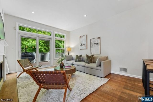 32 Kent Drive C0148, Roseland, NJ 07068