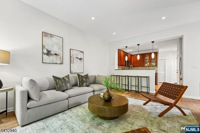 32 Kent Drive C0148, Roseland, NJ 07068