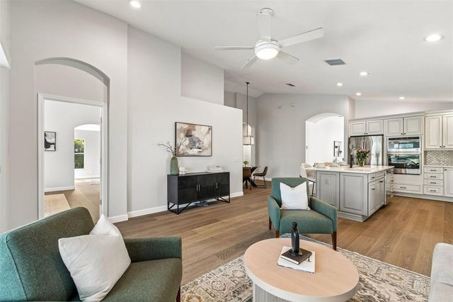 10145 KINGSBRIDGE AVENUE, Tampa, FL 33626