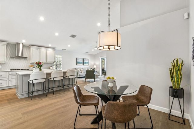 10145 KINGSBRIDGE AVENUE, Tampa, FL 33626