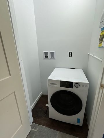 17 W Crystal Lake Avenue 17, Crystal Lake, IL 60014