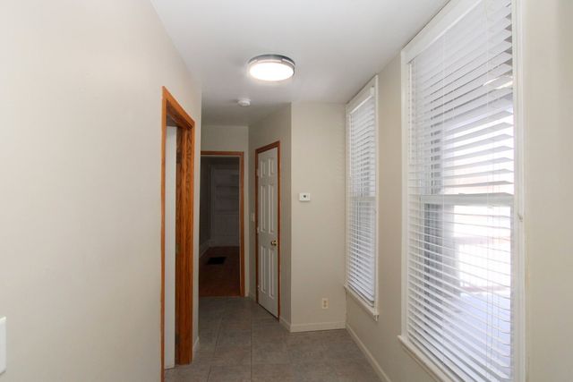 17 W Crystal Lake Avenue 17, Crystal Lake, IL 60014