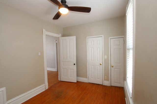 17 W Crystal Lake Avenue 17, Crystal Lake, IL 60014