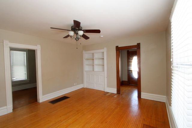 17 W Crystal Lake Avenue 17, Crystal Lake, IL 60014