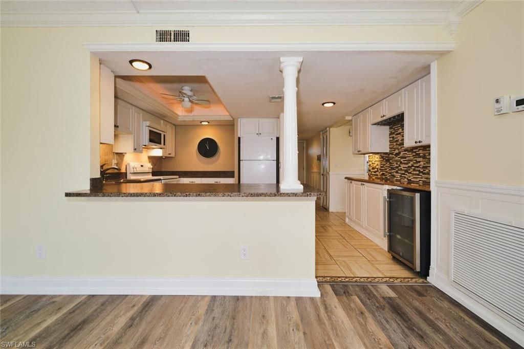 Image 14 of property listing at 4707 SE 5th AVE 102, Cape Coral, FL 33904