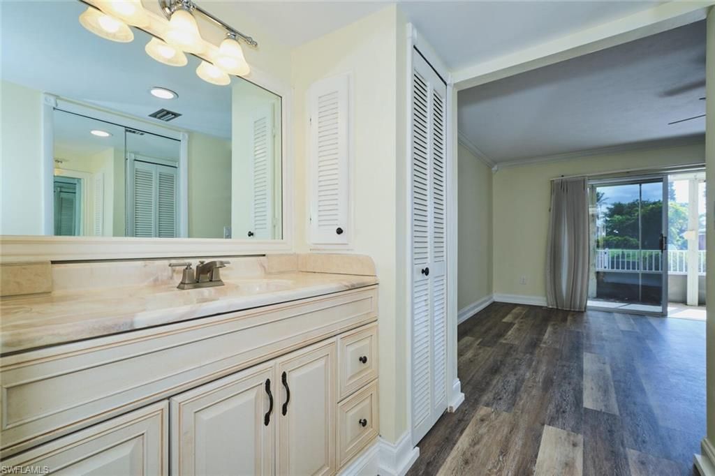 Image 21 of property listing at 4707 SE 5th AVE 102, Cape Coral, FL 33904