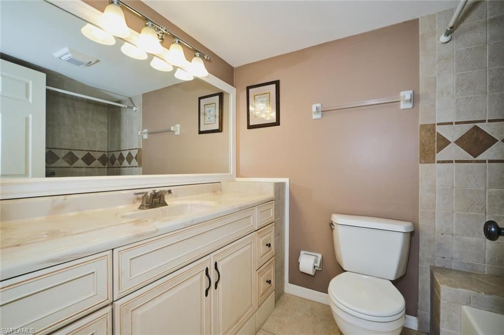 Image 23 of property listing at 4707 SE 5th AVE 102, Cape Coral, FL 33904