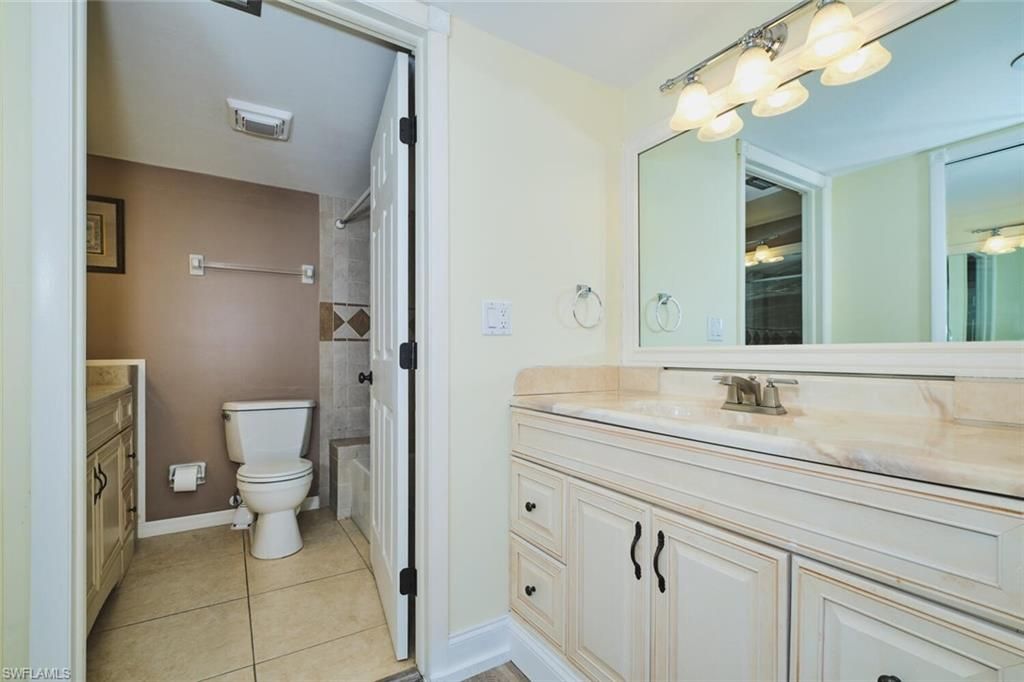 Image 24 of property listing at 4707 SE 5th AVE 102, Cape Coral, FL 33904