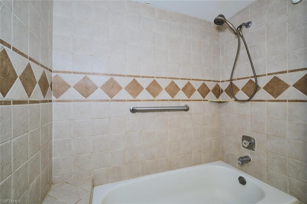 Image 25 of property listing at 4707 SE 5th AVE 102, Cape Coral, FL 33904