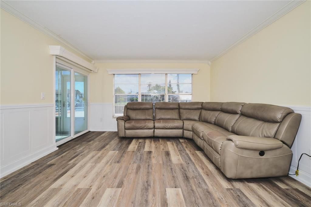 Image 8 of property listing at 4707 SE 5th AVE 102, Cape Coral, FL 33904