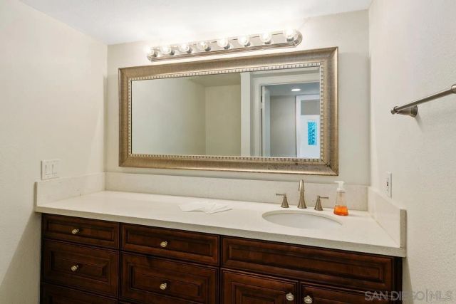 2097 Caminito Capa, La Jolla, CA 92037