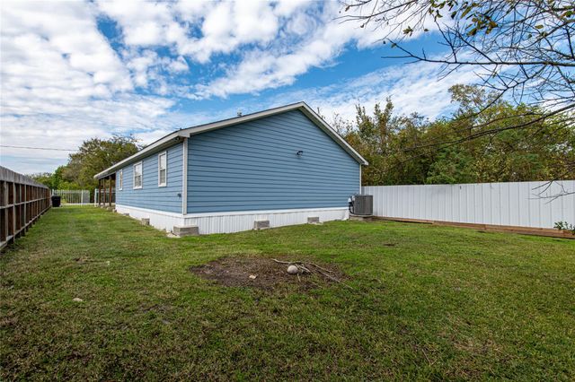 7610 Harlem Street, Baytown, TX 77521