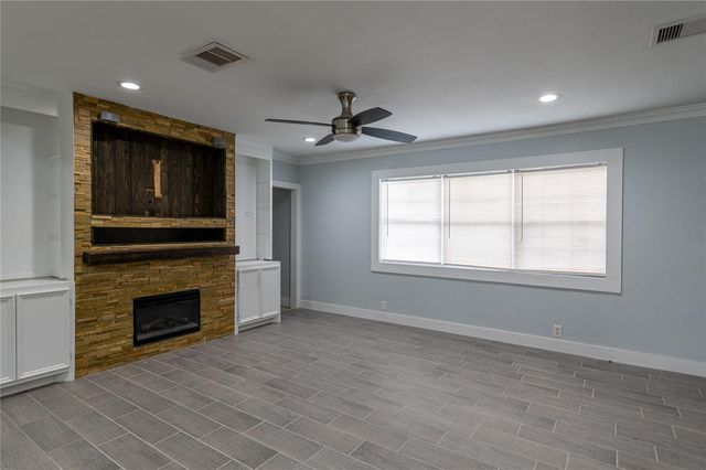 7610 Harlem Street, Baytown, TX 77521