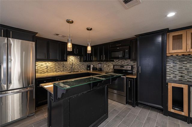 7610 Harlem Street, Baytown, TX 77521