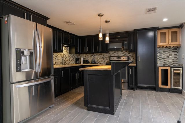 7610 Harlem Street, Baytown, TX 77521
