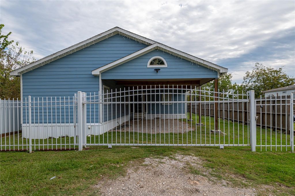 7610 Harlem Street, Baytown, TX 77521