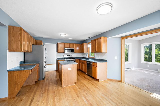 550 Hawthorne Woods Drive, Eagan, MN 55123