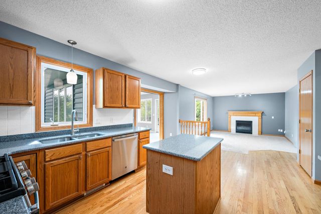 550 Hawthorne Woods Drive, Eagan, MN 55123