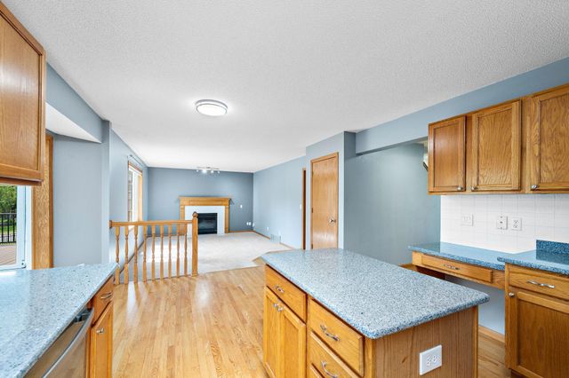 550 Hawthorne Woods Drive, Eagan, MN 55123