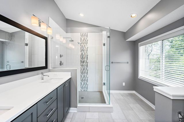 550 Hawthorne Woods Drive, Eagan, MN 55123