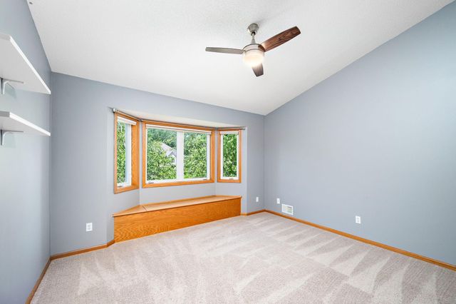 550 Hawthorne Woods Drive, Eagan, MN 55123