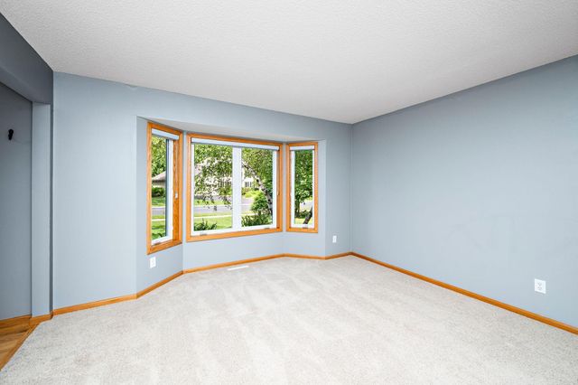 550 Hawthorne Woods Drive, Eagan, MN 55123
