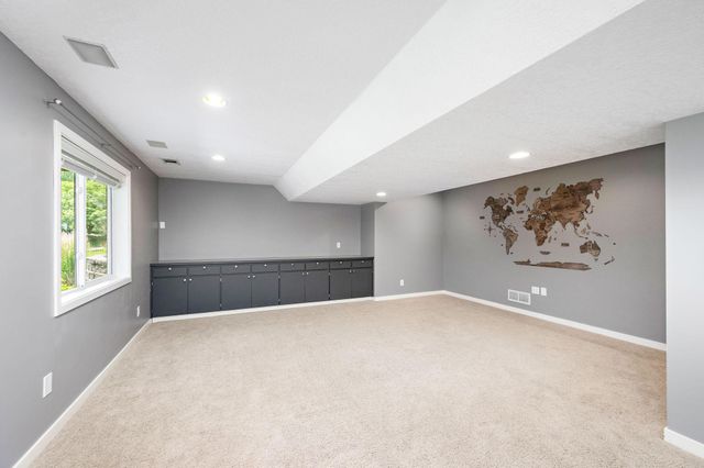 550 Hawthorne Woods Drive, Eagan, MN 55123