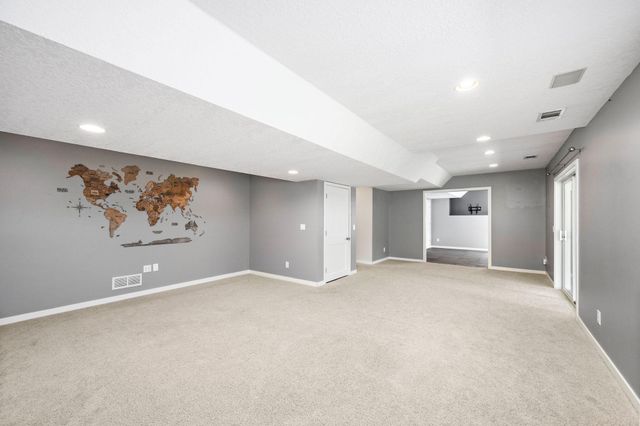 550 Hawthorne Woods Drive, Eagan, MN 55123