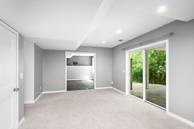 550 Hawthorne Woods Drive, Eagan, MN 55123