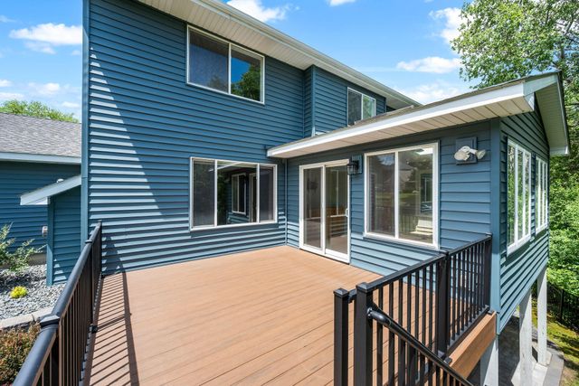 550 Hawthorne Woods Drive, Eagan, MN 55123