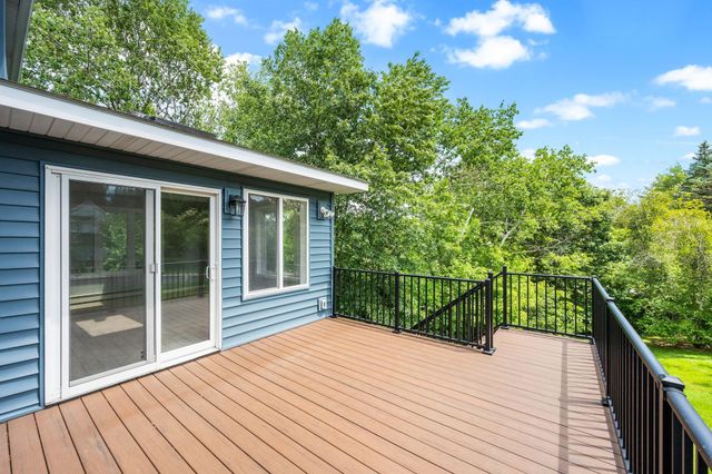 550 Hawthorne Woods Drive, Eagan, MN 55123