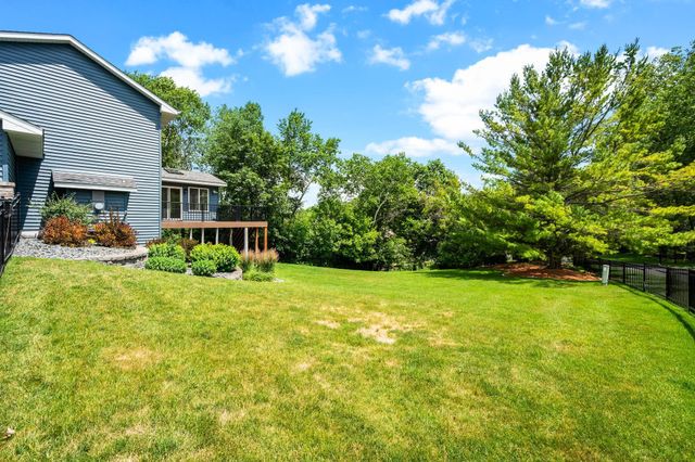 550 Hawthorne Woods Drive, Eagan, MN 55123