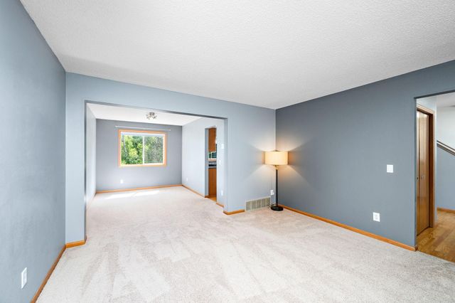 550 Hawthorne Woods Drive, Eagan, MN 55123