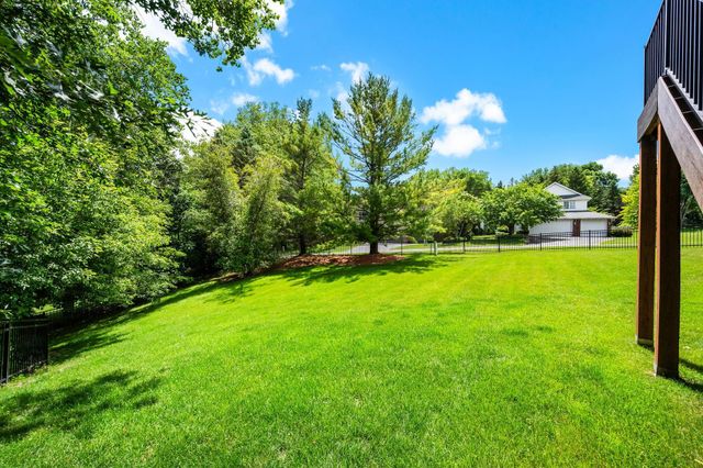 550 Hawthorne Woods Drive, Eagan, MN 55123
