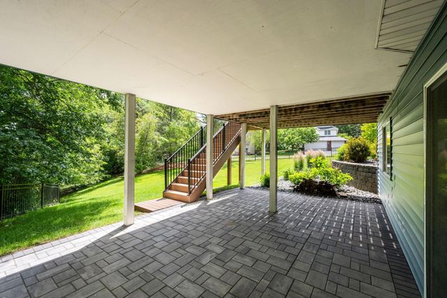 550 Hawthorne Woods Drive, Eagan, MN 55123