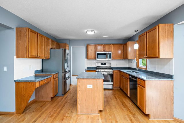 550 Hawthorne Woods Drive, Eagan, MN 55123