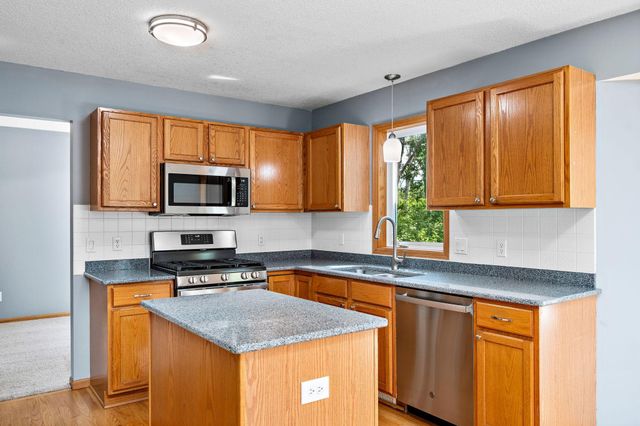 550 Hawthorne Woods Drive, Eagan, MN 55123
